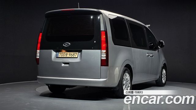 Hyundai Staria 2023 — photo 2