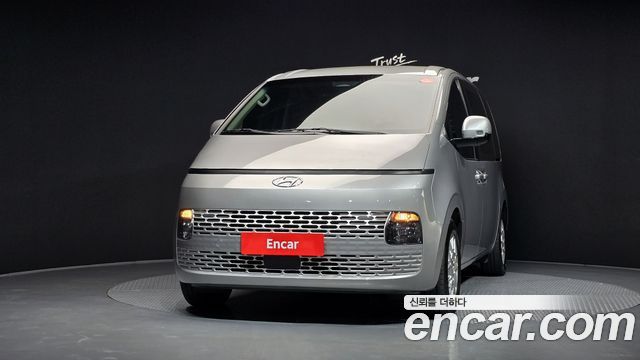 Hyundai Staria 2023 — photo 3