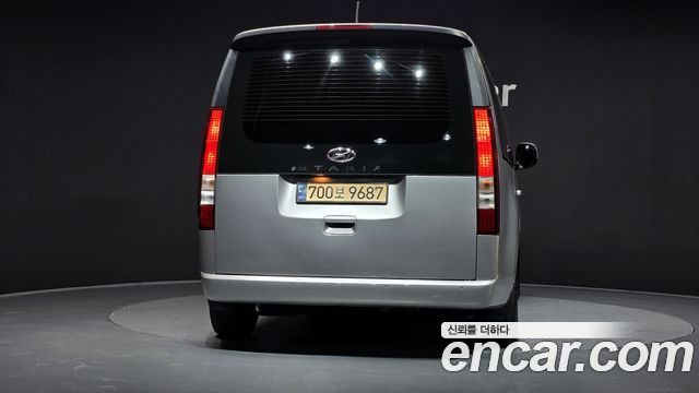 Hyundai Staria 2023 — photo 4