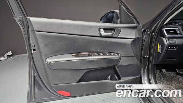 Kia K5 2016 — photo 14