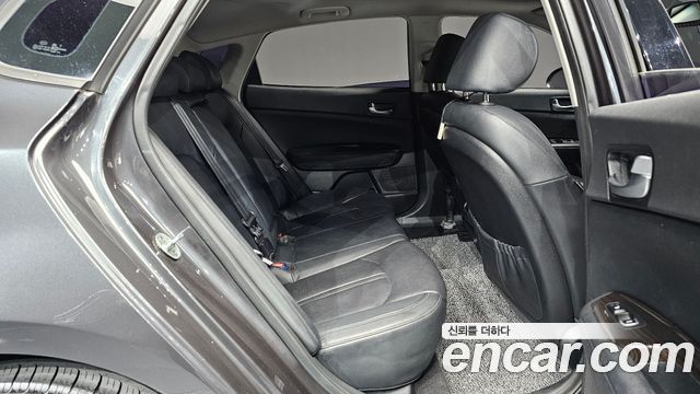 Kia K5 2016 — photo 28