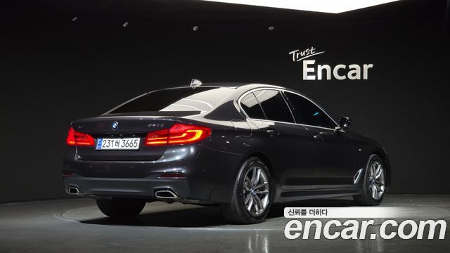 BMW 5-Series 2018 — photo 2