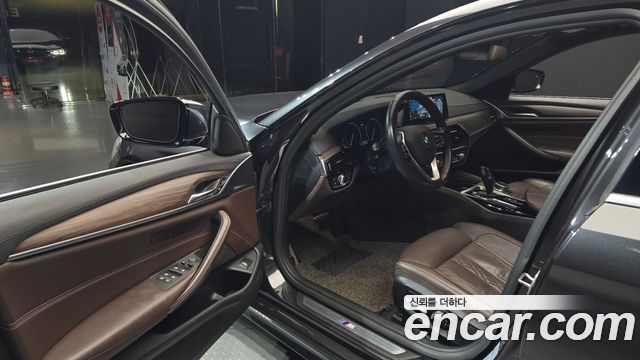 BMW 5-Series 2018 — photo 10