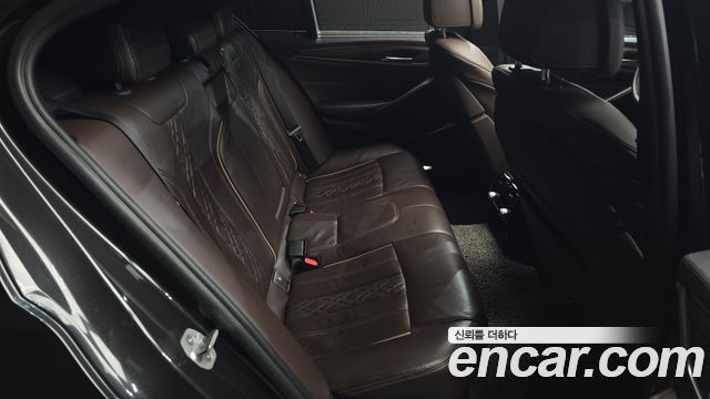 BMW 5-Series 2018 — photo 11