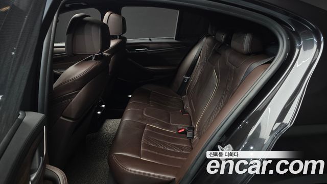 BMW 5-Series 2018 — photo 12