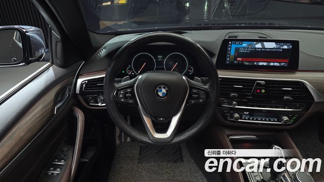 BMW 5-Series 2018 — photo 13
