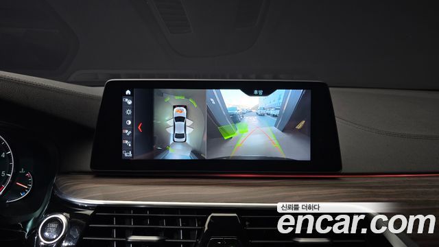 BMW 5-Series 2018 — photo 15