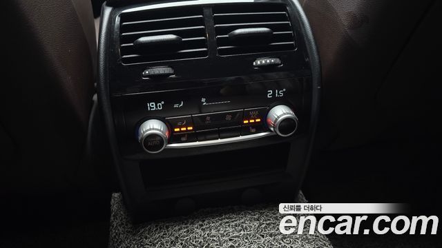 BMW 5-Series 2018 — photo 17