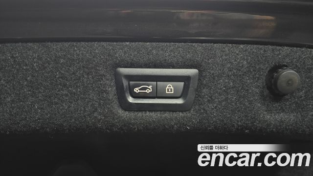 BMW 5-Series 2018 — photo 20