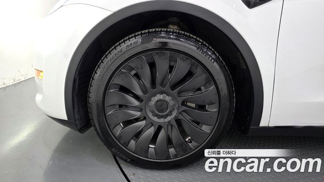 Tesla Model Y 2022 — photo 5