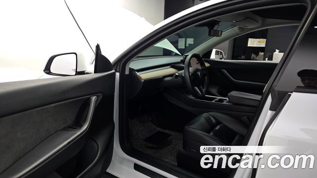 Tesla Model Y 2022 — photo 10