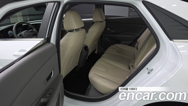 Hyundai AVANTE 2023 — photo 11