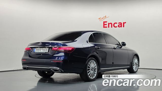 Mercedes-Benz E-Class 2022 — photo 2