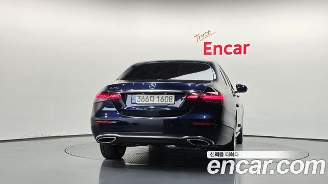 Mercedes-Benz E-Class 2022 — photo 4