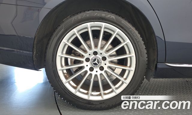 Mercedes-Benz E-Class 2022 — photo 5