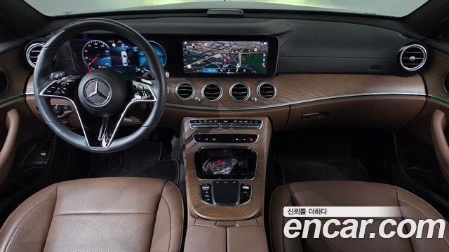 Mercedes-Benz E-Class 2022 — photo 10