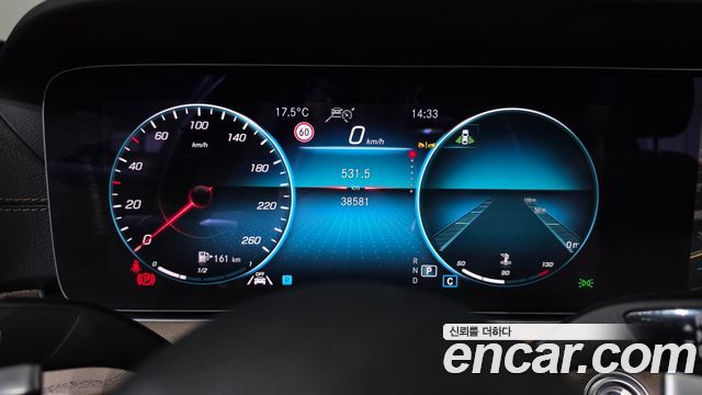 Mercedes-Benz E-Class 2022 — photo 11