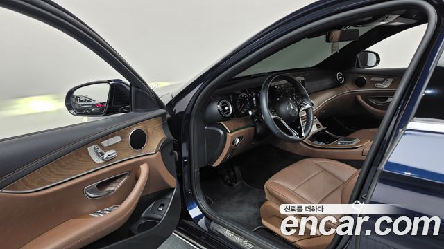 Mercedes-Benz E-Class 2022 — photo 13