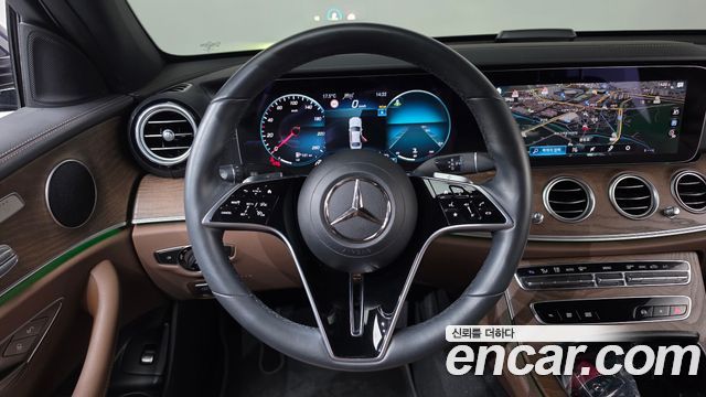 Mercedes-Benz E-Class 2022 — photo 18