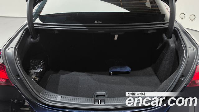 Mercedes-Benz E-Class 2022 — photo 24