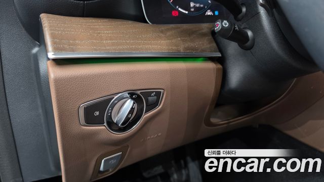 Mercedes-Benz E-Class 2022 — photo 26