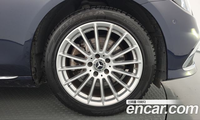 Mercedes-Benz E-Class 2022 — photo 7