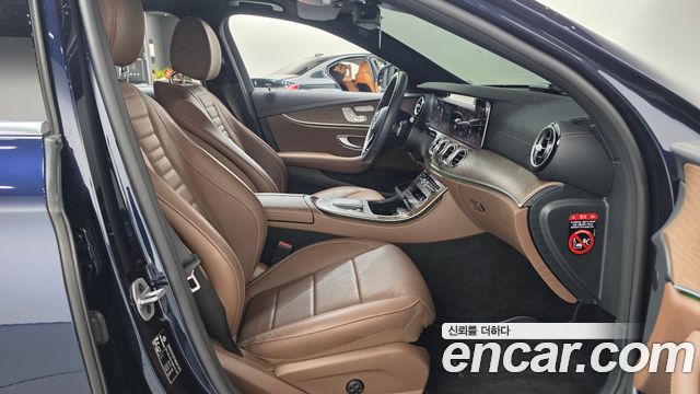 Mercedes-Benz E-Class 2022 — photo 16