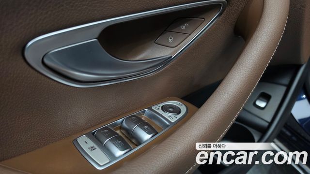 Mercedes-Benz E-Class 2022 — photo 28