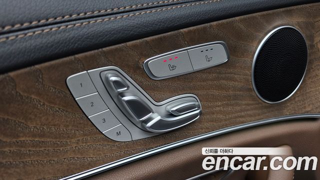 Mercedes-Benz E-Class 2022 — photo 29