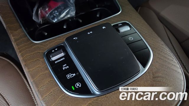 Mercedes-Benz E-Class 2022 — photo 31