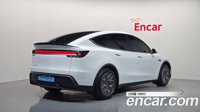 Tesla Model Y 2026 — photo 2