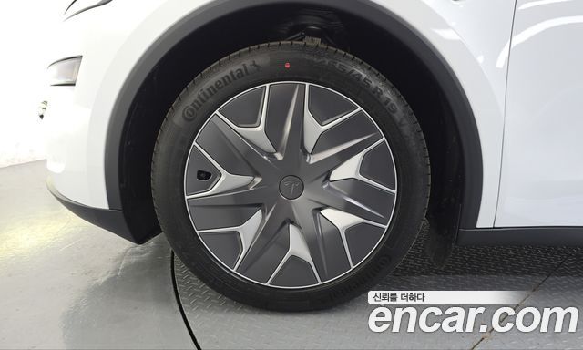 Tesla Model Y 2026 — photo 5