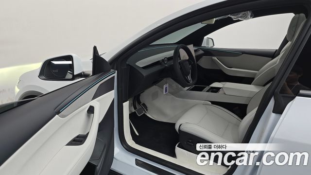 Tesla Model Y 2026 — photo 13