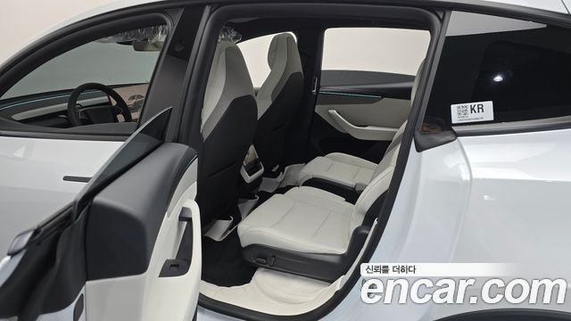 Tesla Model Y 2026 — photo 17