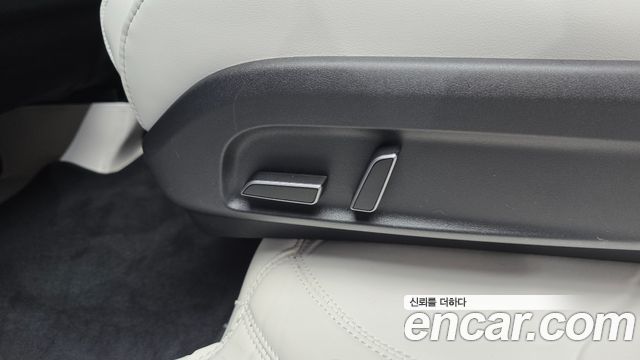 Tesla Model Y 2026 — photo 23