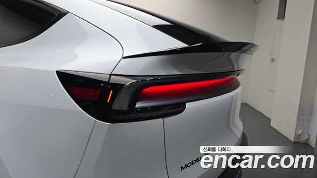 Tesla Model Y 2026 — photo 9