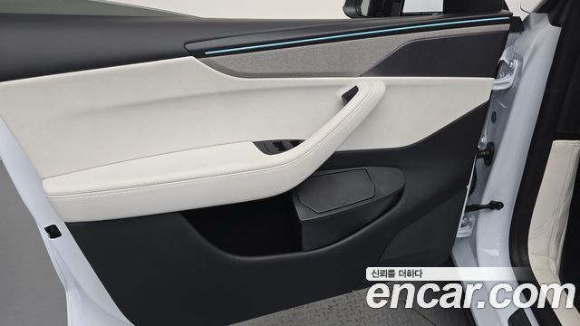 Tesla Model Y 2026 — photo 14
