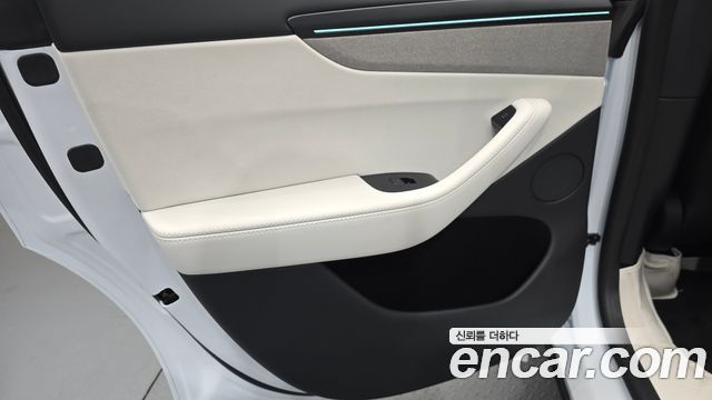 Tesla Model Y 2026 — photo 15