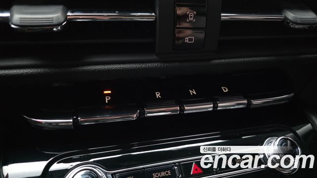 Lincoln Corsair 2020 — photo 12