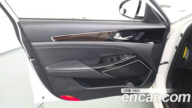 Kia K7 2018 — photo 14