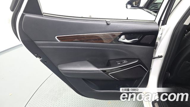 Kia K7 2018 — photo 15