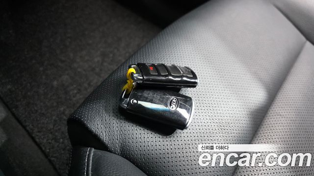 Kia K7 2018 — photo 29