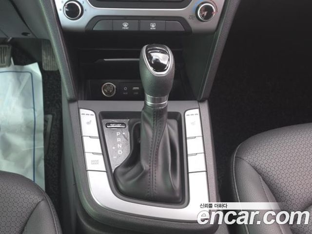 Hyundai AVANTE 2017 — photo 9
