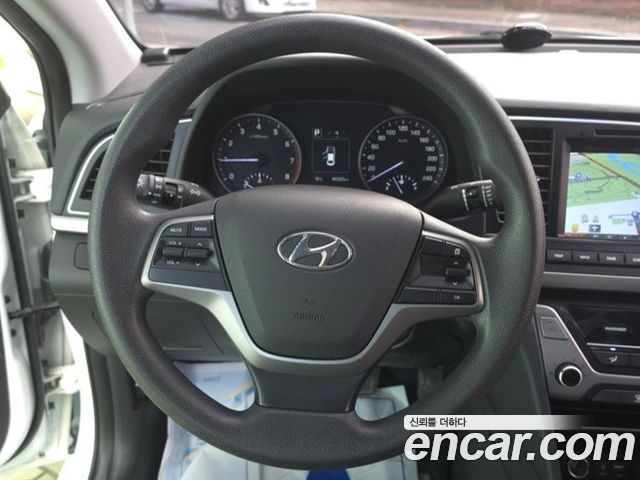 Hyundai AVANTE 2017 — photo 12