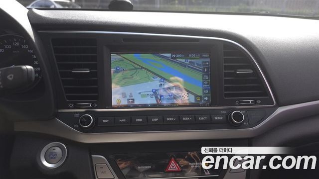 Hyundai AVANTE 2017 — photo 13