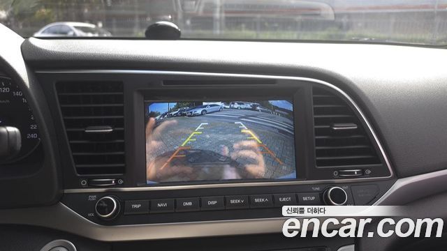 Hyundai AVANTE 2017 — photo 14