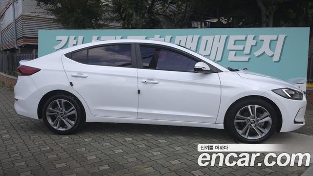 Hyundai AVANTE 2017 — photo 18
