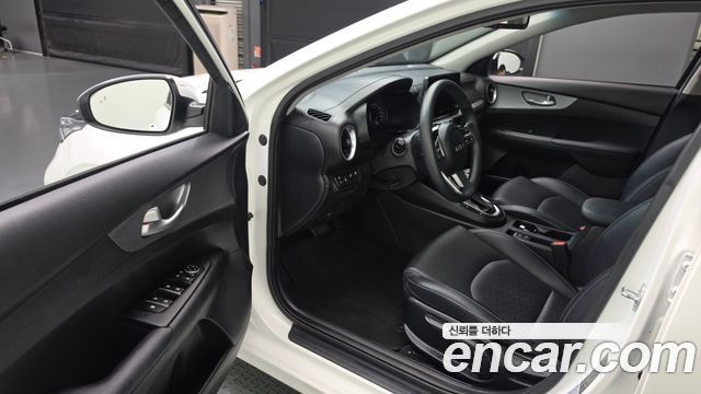 Kia K3 2023 — photo 13