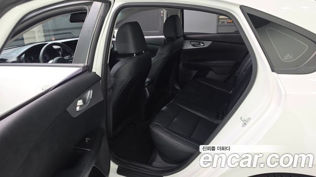 Kia K3 2023 — photo 17