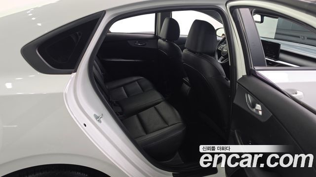 Kia K3 2023 — photo 18